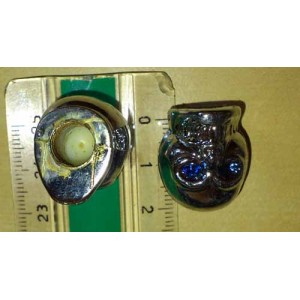 Bouchon de valve tete de mort yeux bleus métal