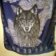 foulard bleu, tetes de loups